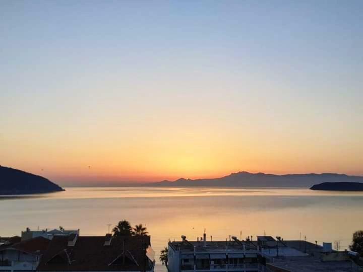 Sea And Sky Apartment Nea Peramos  Luaran gambar
